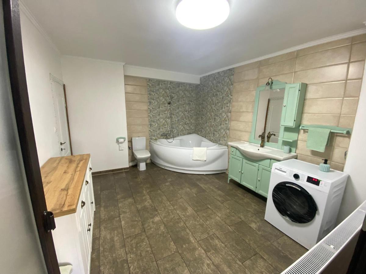 Violetta Apartament Бузау Екстериор снимка