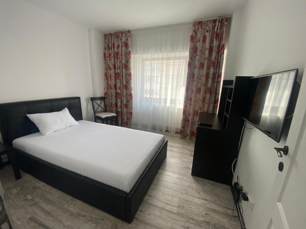 Violetta Apartament Бузау Екстериор снимка