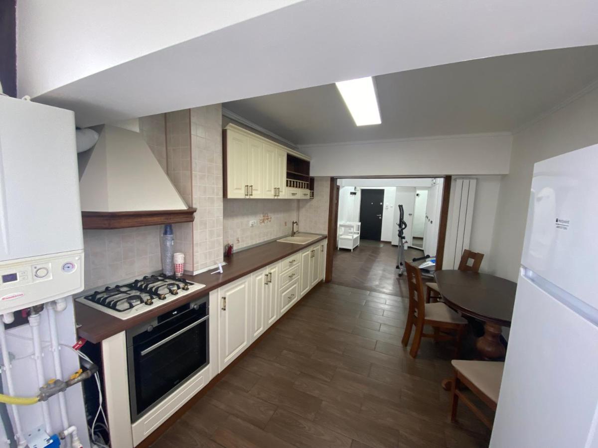 Violetta Apartament Бузау Екстериор снимка